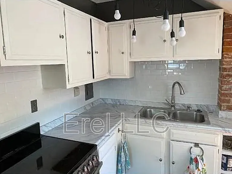 20 Sunset St #4 — Photo 7