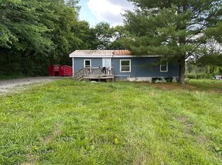 753 New Deal Potts Rd, Cottontown, TN 37048