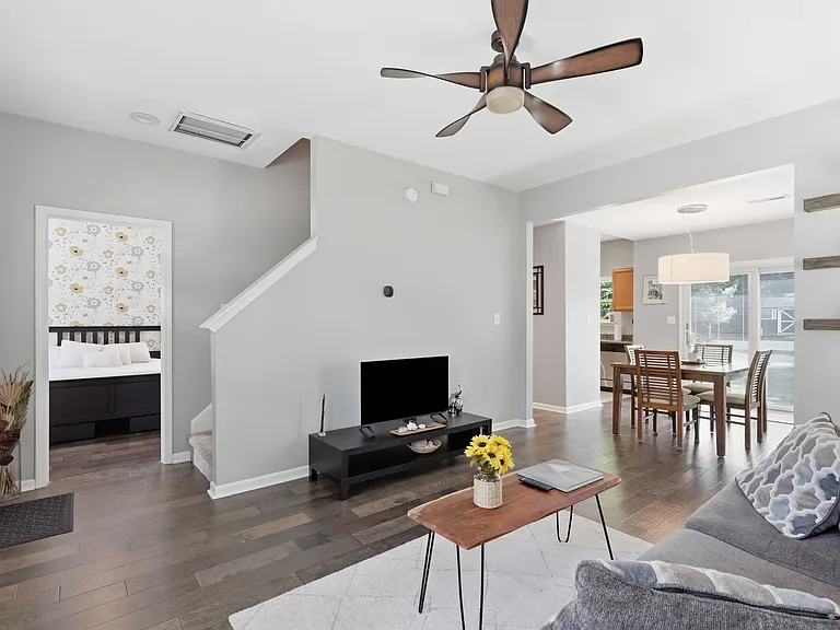 1706 Dallas Ave — Photo 7