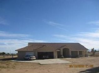 8977 E Arizona Ave, Phelan, CA 92371