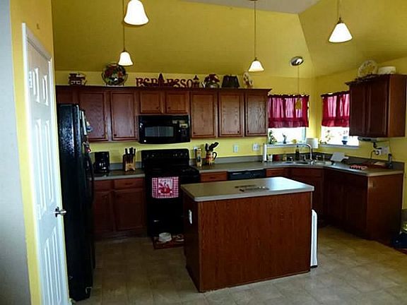3rd image of 305 Charleston Dr