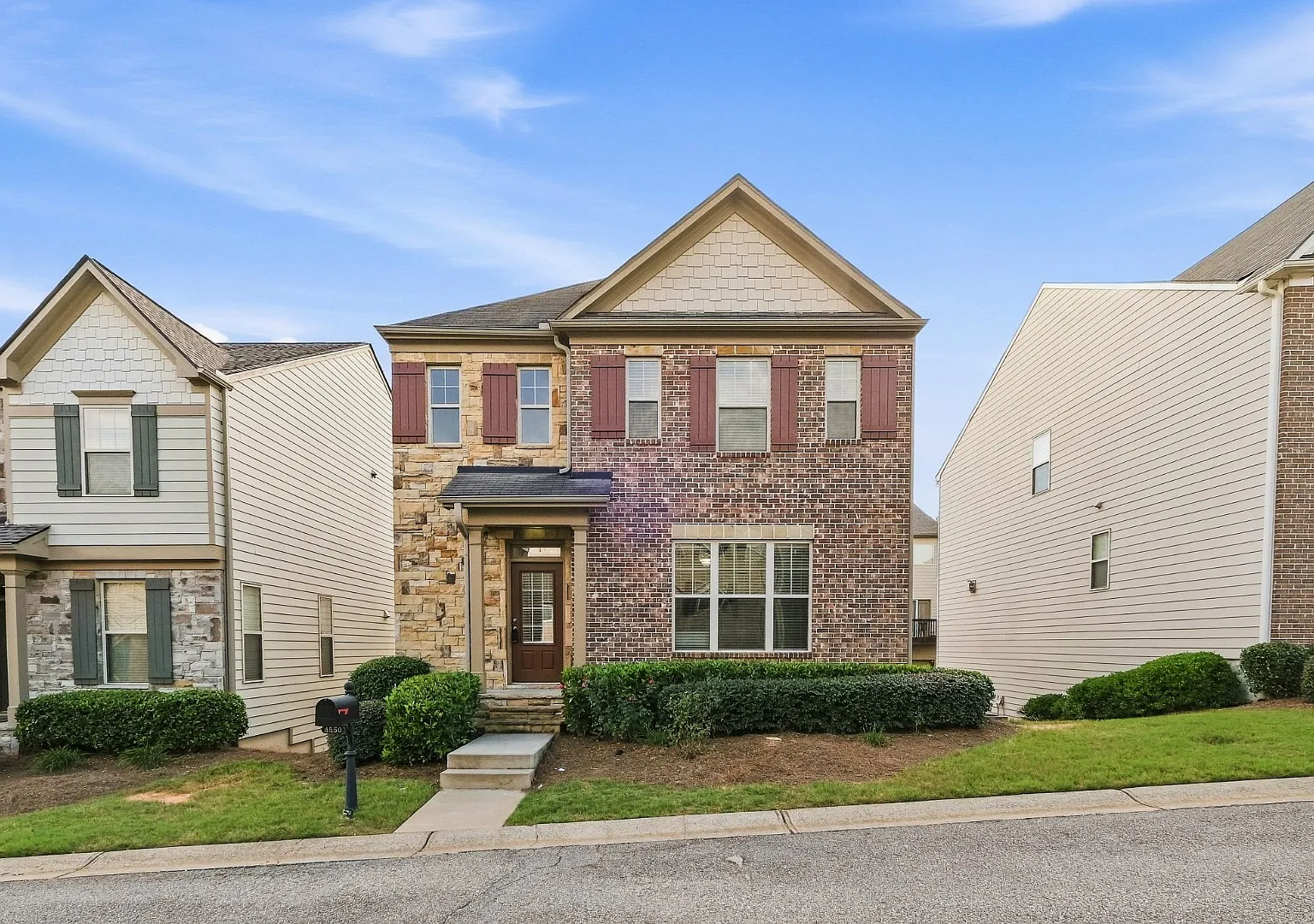 4 Bed/3 Bath Townhome (no common walls) ready to occupy — Photo 1