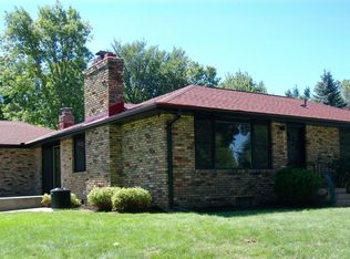 1384 Rambler Rd, Roseville, MN 55113