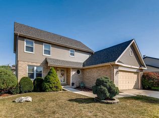 1912 Nottingham Rd, Woodridge, IL 60517