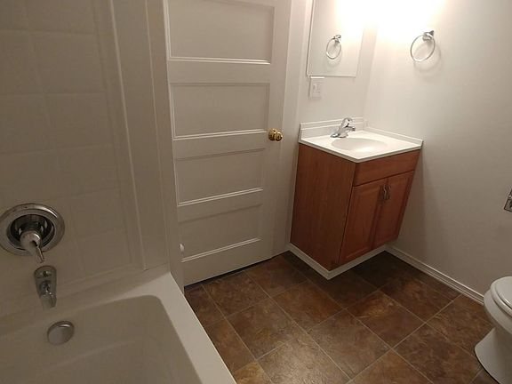 2nd image of 112 1/2 E Spring St APT L