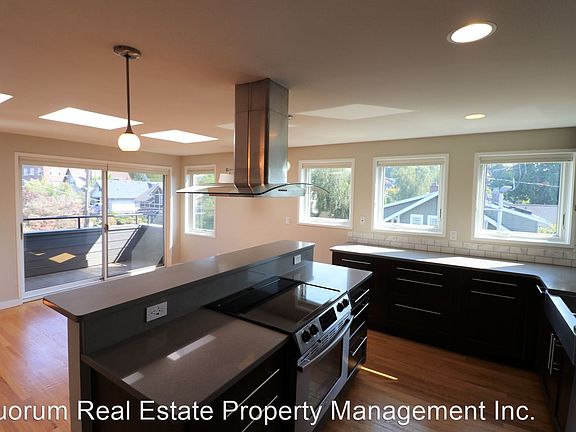 4th image of 2101 Nob Hill Ave N APT 3B