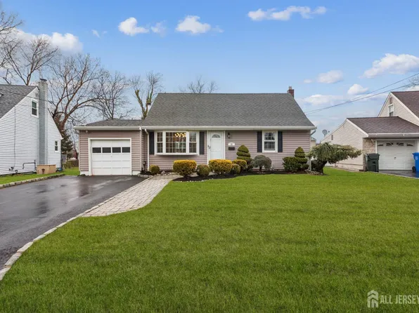 32 Tanglewood Ln, Colonia, NJ 07067