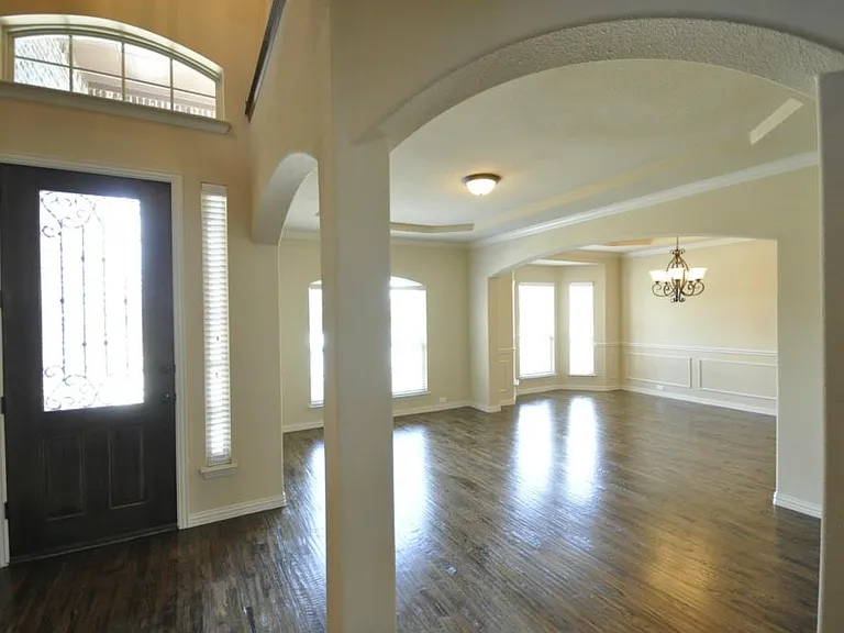 600 Falcon Dr — Photo 2