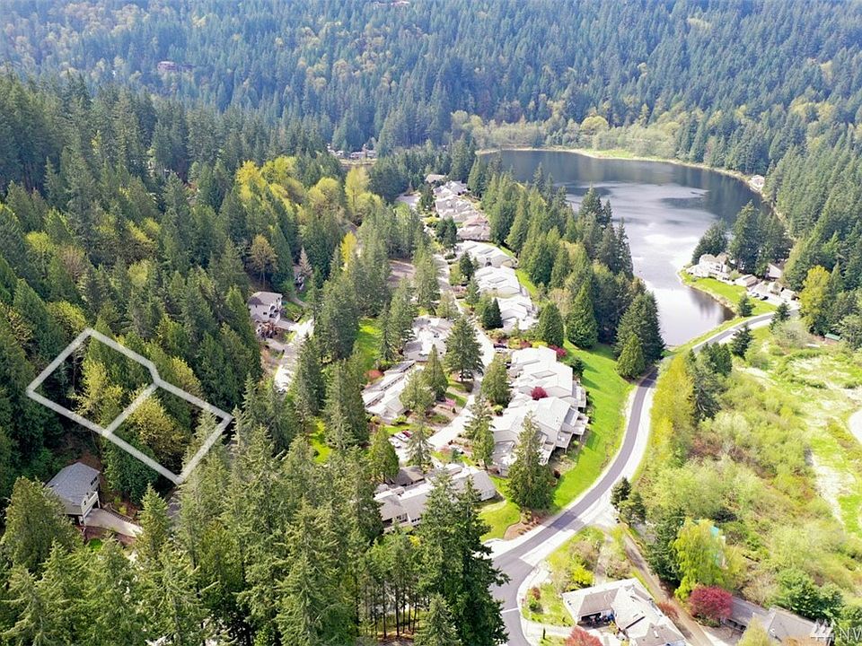 1st image of 8 Lake Louise Dr
