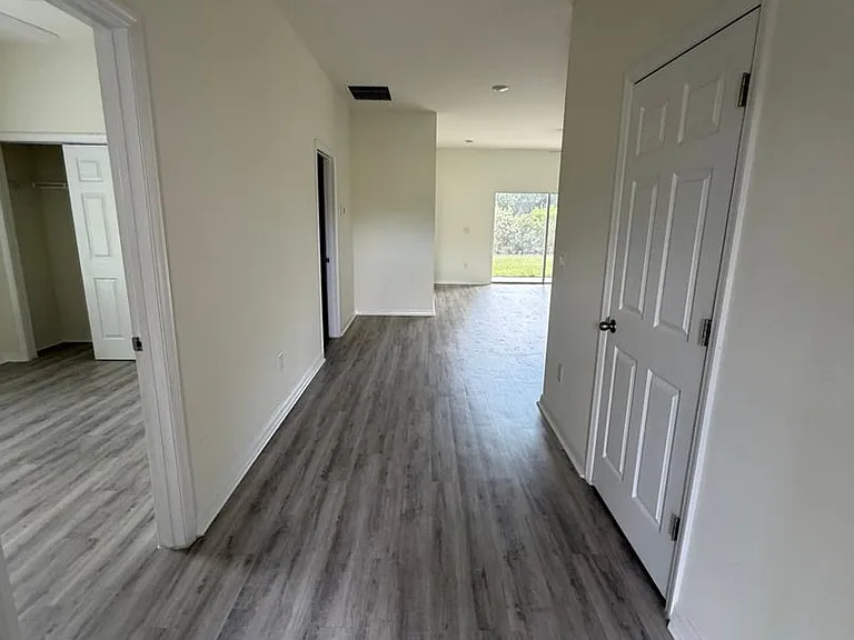 1060 San Cristobal Ave — Photo 2