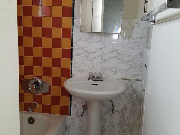 5th image of 3757 Bancroft St