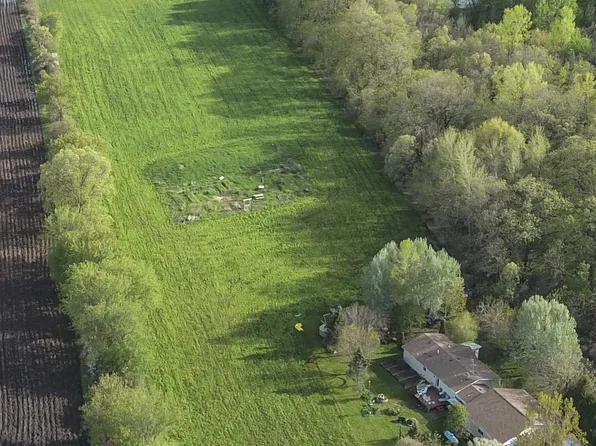 8253 County Rd E, Omro, WI 54963