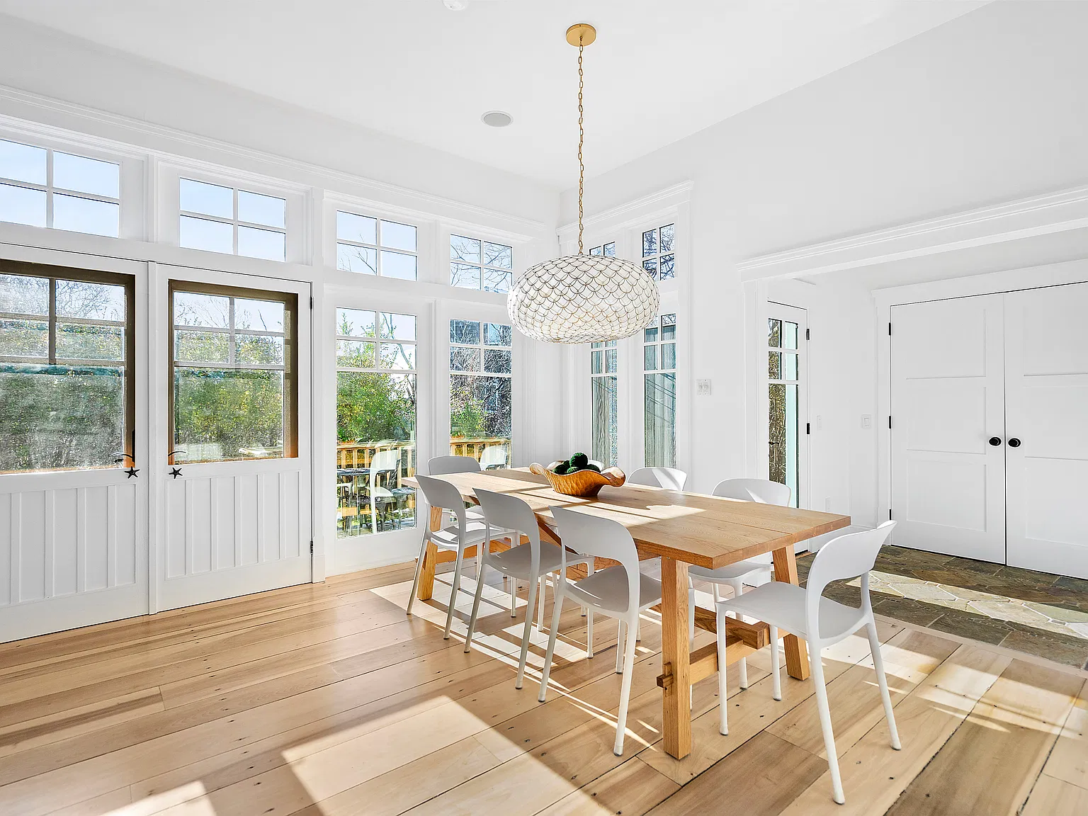 Gorgeous Ditch Plains Home With Close Proximity To The Ocean — Photo 4