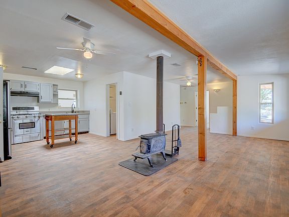 4th image of 82 Marigold Ave