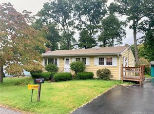 28 Woodland Dr, Windham, CT 06280