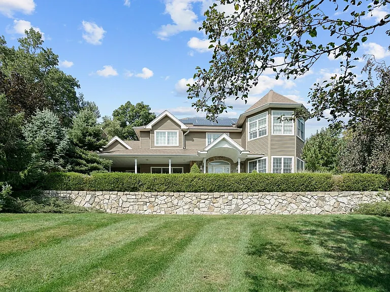 24 Charnwood Dr — Photo 31