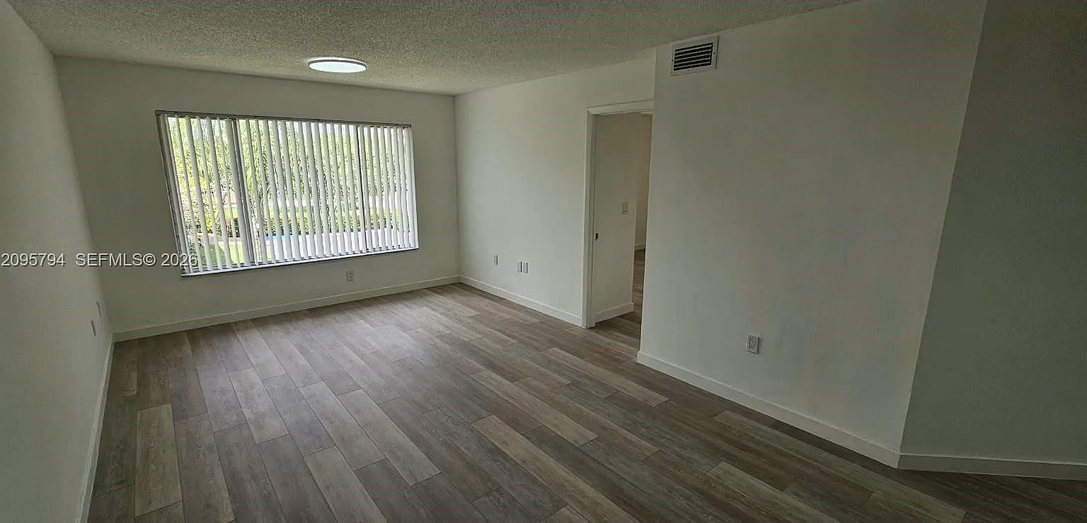 Country Gardens Condo — Photo 1