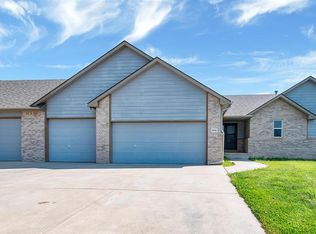 1896 W Lakeview Ct, Haysville, KS 67060