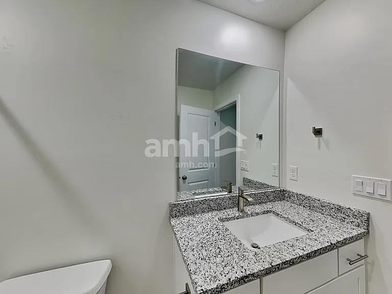 1348 E White St — Photo 16