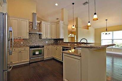 2nd image of 5915 48th St E