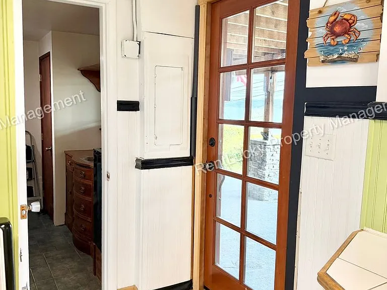 1612 Markham Ave NE — Photo 9