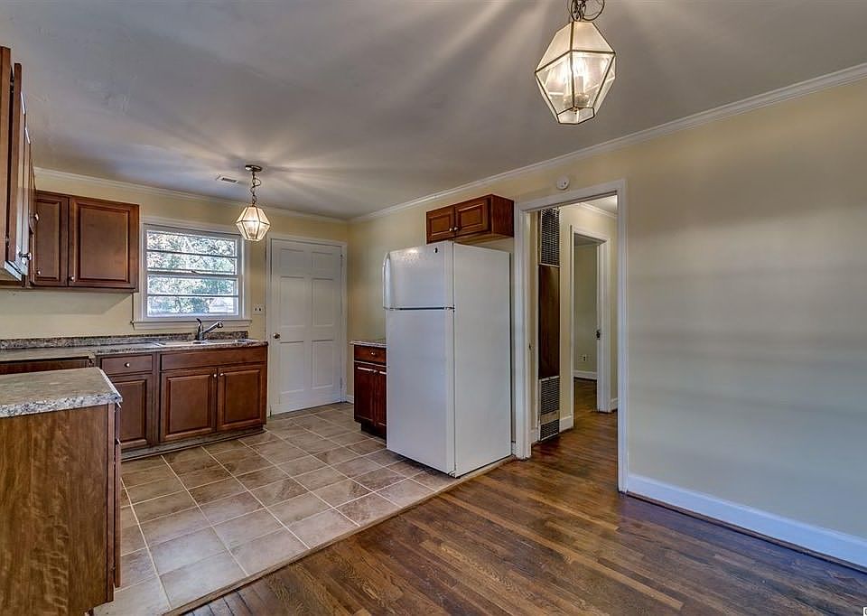 2nd image of 706 29th Ave S