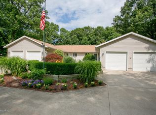18117 Alpine Ct, Spring Lake, MI 49456