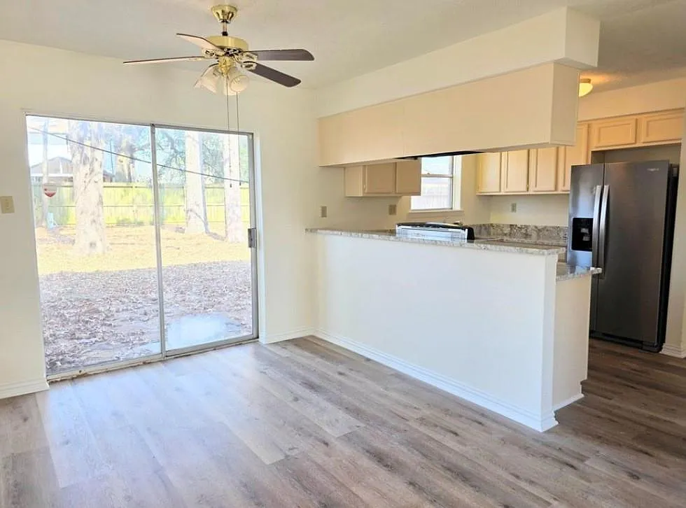 3 bed, 2.5 bath, 1734 sqft, $2,000 — Photo 4