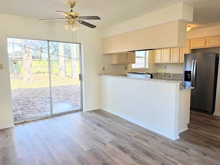 24022 Spring Briar Ln — Photo 4