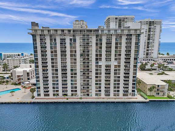 4th image of 1600 S Ocean Drive #9D