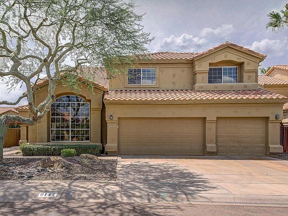 101-FrontCenter_Exterior