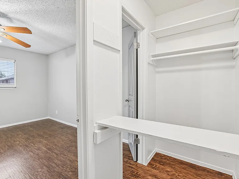 Lamar Place Apartments — Photo 66