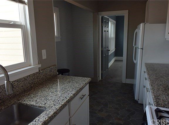 5th image of 837 Hermosa Ave