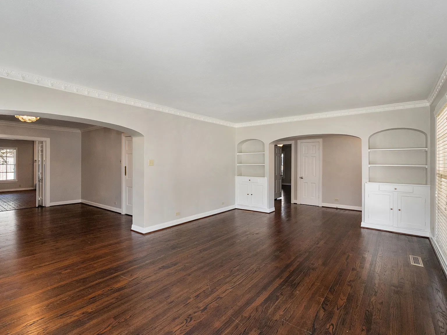 5 bed, 3.5 bath, 3192 sqft, $9,950 — Photo 4