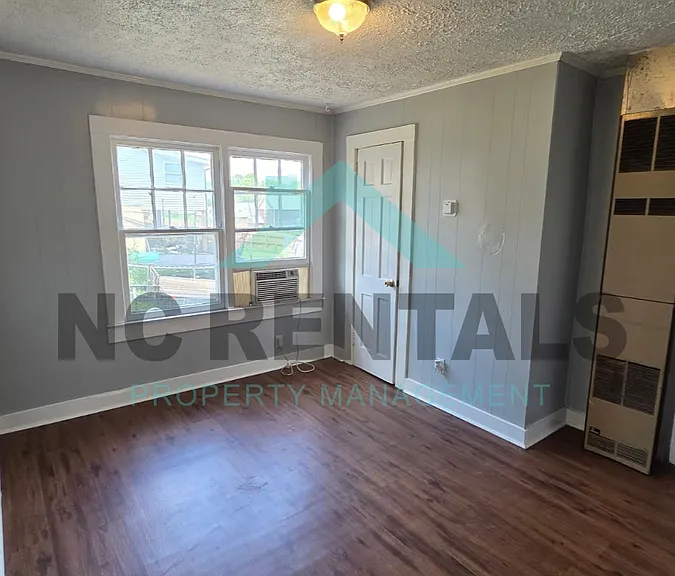 1415 Underwood Ave — Photo 7