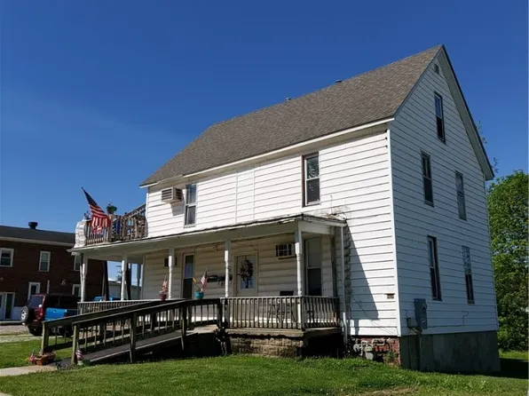 205 N Van Buren St, Newton, IL 62448