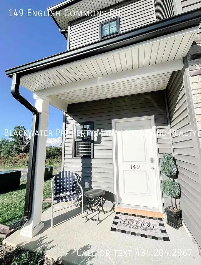 Furnished Townhome in English Commons! — Photo 2