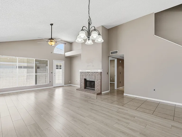 1146 N Granada Dr — Photo 14