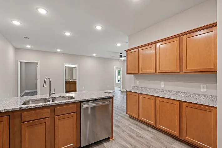 Adelyn Apartments — Photo 12