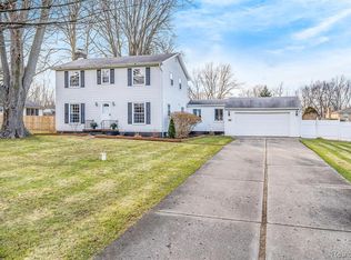 1061 Woodview Dr, Flint, MI 48507