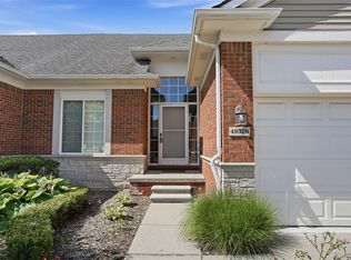 49329 Village Pointe Dr, Utica, MI 48315
