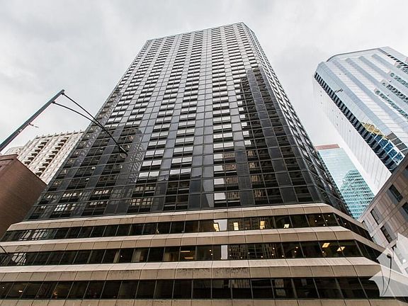 4th image of 448 E Ohio St #1BR