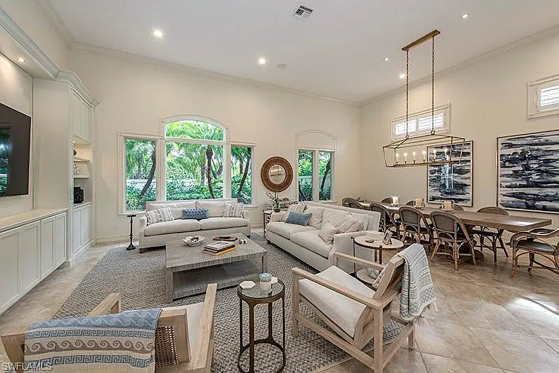 4 bed, 4.5 bath, 4534 sqft, $20,000 — Photo 3
