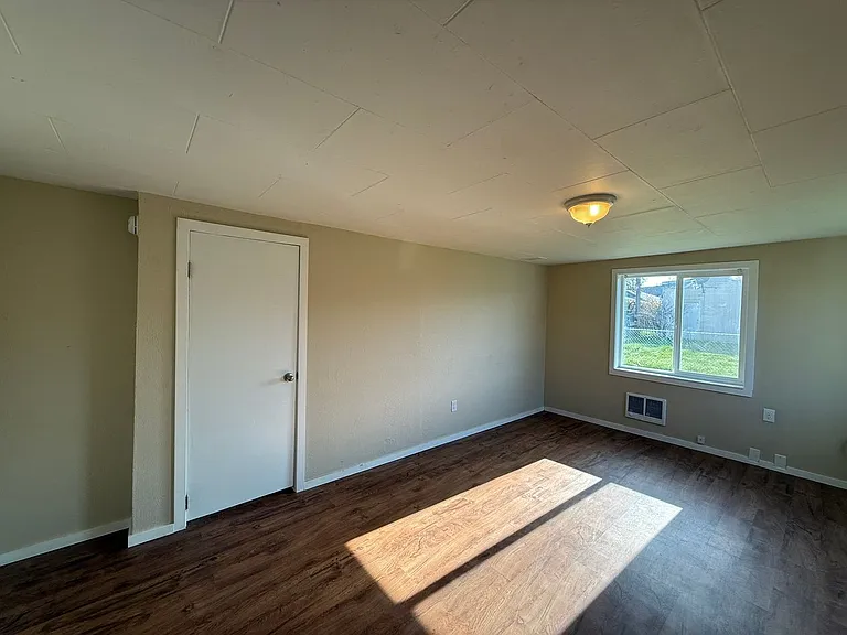 2306 J St — Photo 2