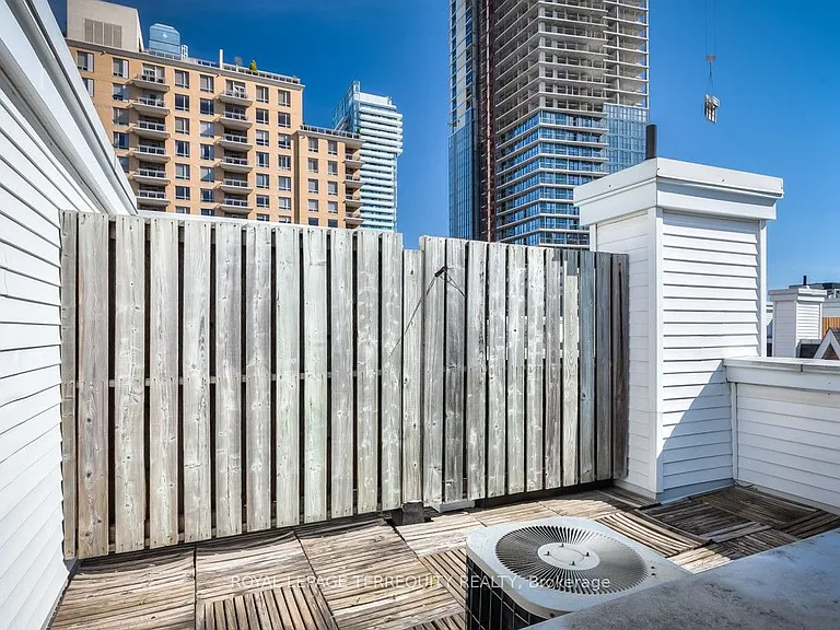 100 Redpath Ave #16 — Photo 16