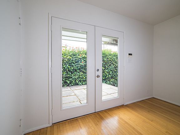 3rd image of 3557 Beethoven St
