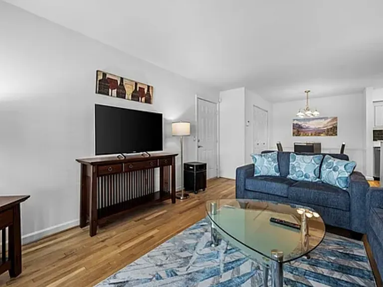 2905 Burch Ave #103 — Photo 6
