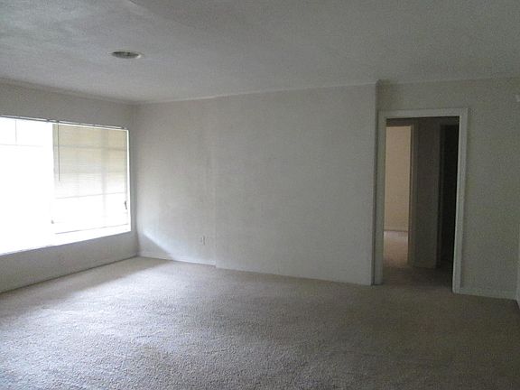 4th image of 5825 Malvey Ave