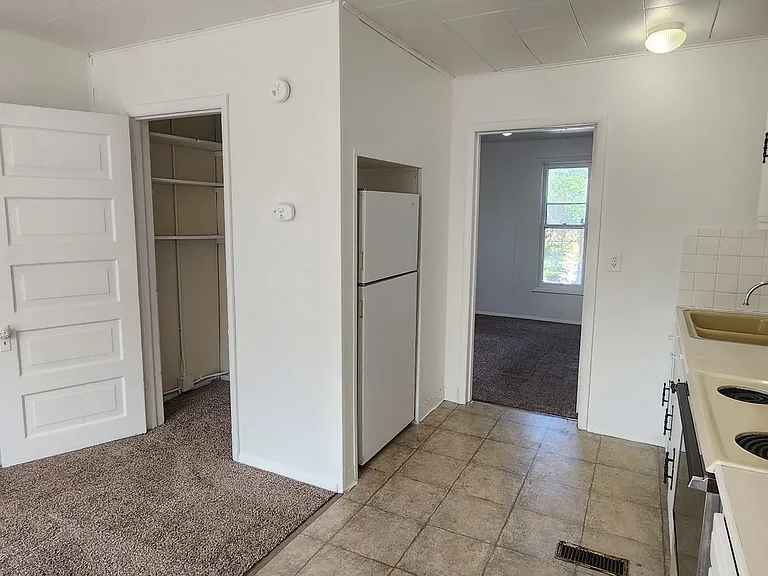 421 South Chestnut Street — Photo 2