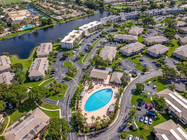 9411 S Belfort Cir #208, Fort Lauderdale, FL 33321